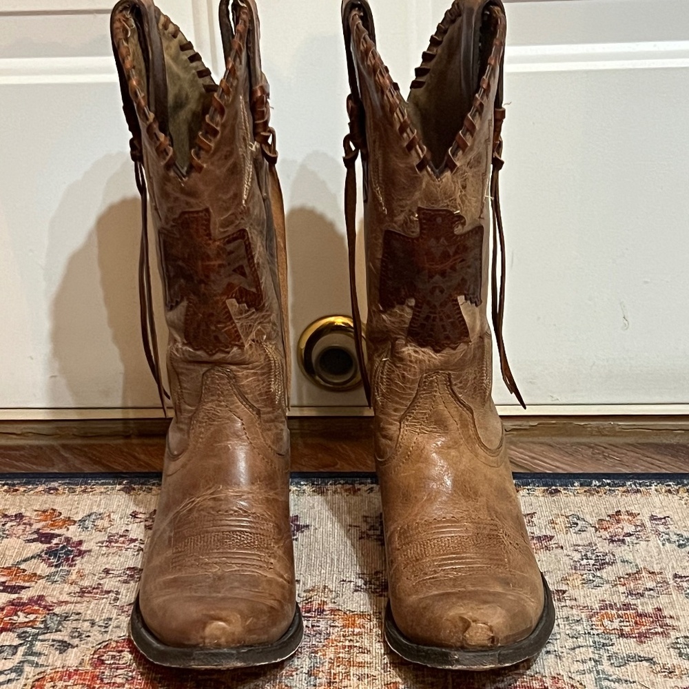 Ariat Cowgirl Western Boots, Size 6.5.